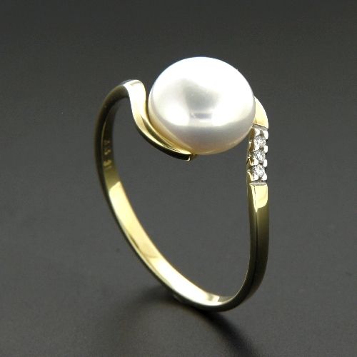 Ring Gold 333 Weite 56 Süßwasserperle Brillant 0,015 ct.